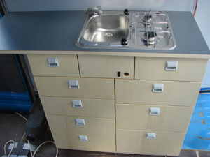 K�che mit vielen Schubladen